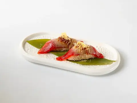 Nigiri de Atún Flambeado