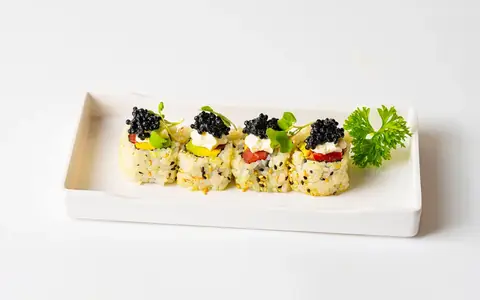 Roll de Salmón y Aguacate