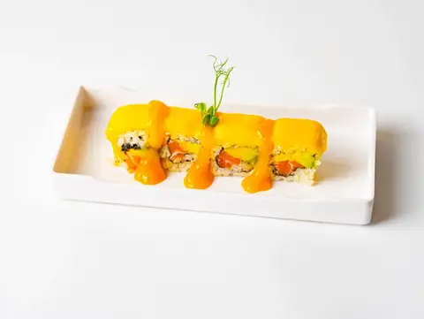 Roll de Salmón y Mango