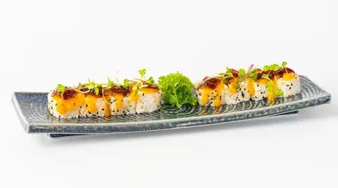 Roll Tartar de Salmón con Cebolla